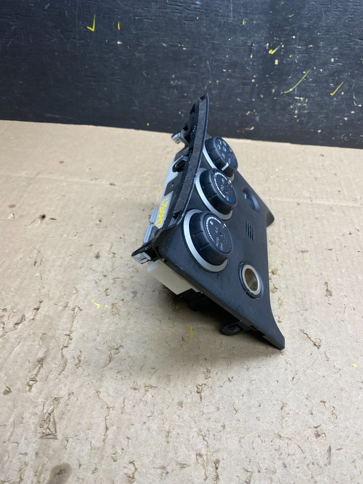 2011 to 2015 Nissan Rogue Heater Temperature AC Climate Control U5045 DG1