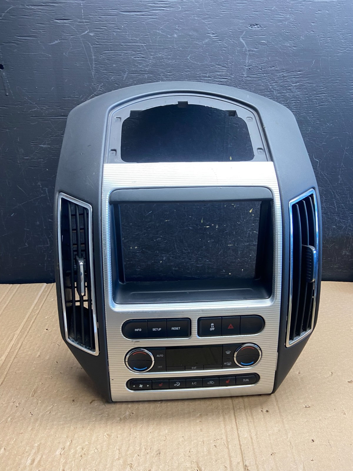2007 - 2010 Ford Edge Heater Climate Control Radio Control Dash Bezel af6340 DG0