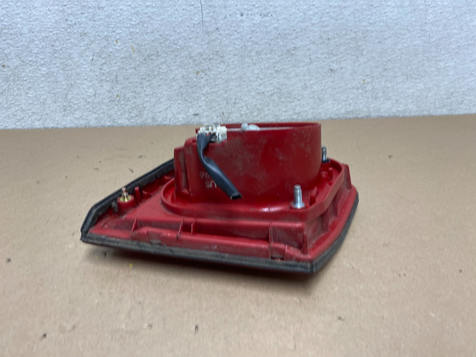 1997 to 2001 Mitsubishi Diamante Left Driver LH Inner Tail Light OEM I1311 DW6