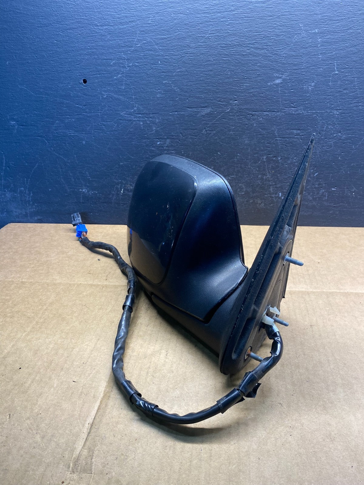 2003-2006 Chevrolet Avalanche Right Passenger Turn Sgn View Door Mirror ad3574DG2