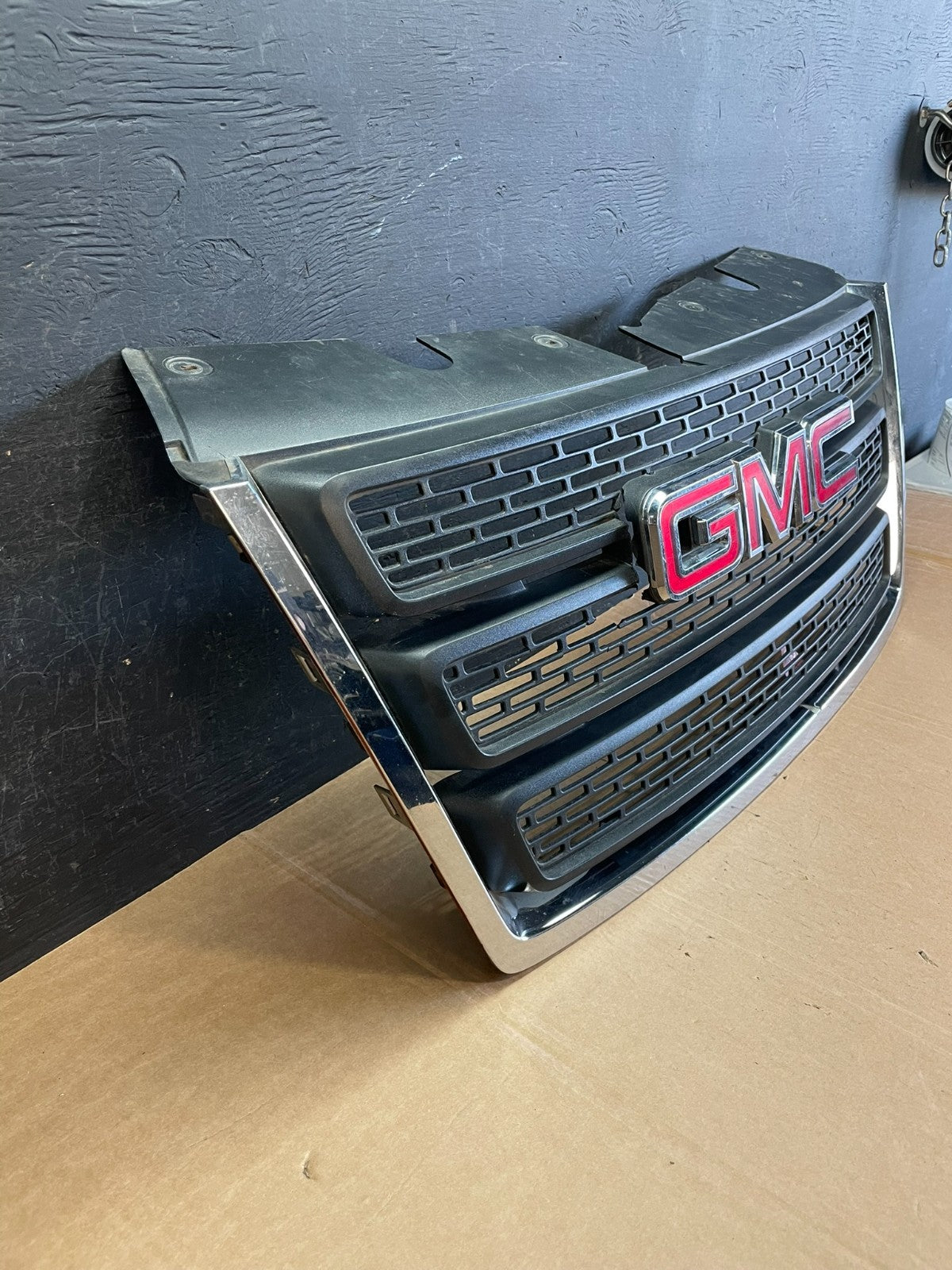 2010 to 2015 Gmc Terrain Front Upper Grill Grille AE8345 DW2