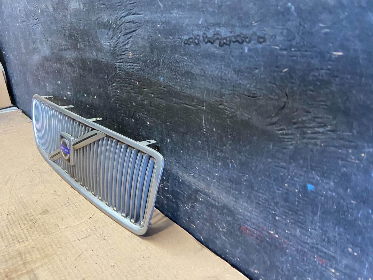 1999 to 2003 Volvo S80 Front Upper Grill Grille OEM R2112 DG1