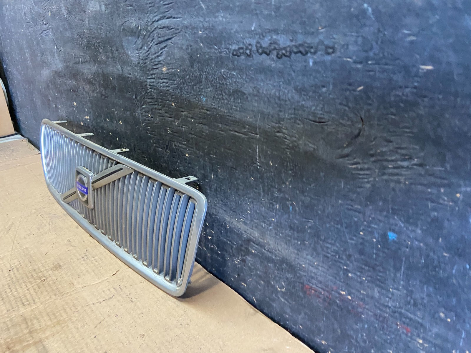 1999 to 2003 Volvo S80 Front Upper Grill Grille OEM R2112 DG1