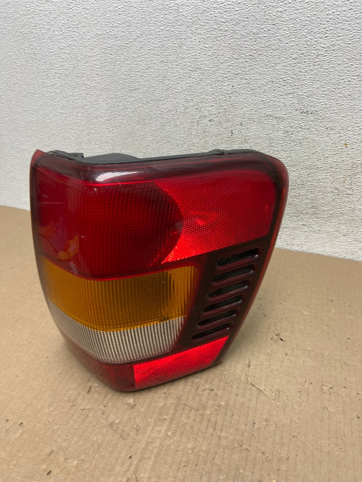 1999-2004 Jeep Grand Cherokee WJ Right Passenger Rh Tail Light AE9651 LK0