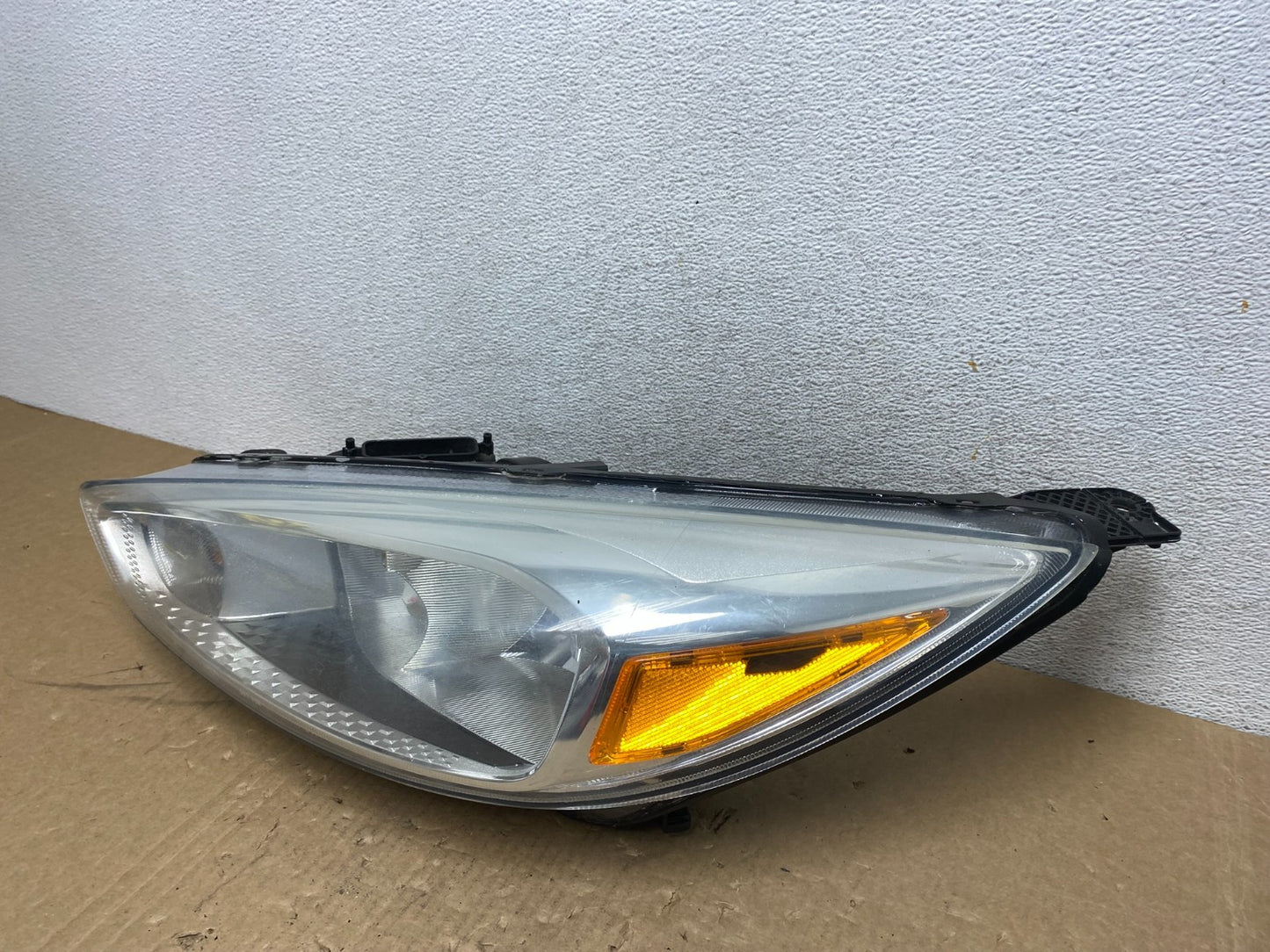 2015 to 2018 Ford Focus Left Driver LH Side Headlight AG0536 DW1
