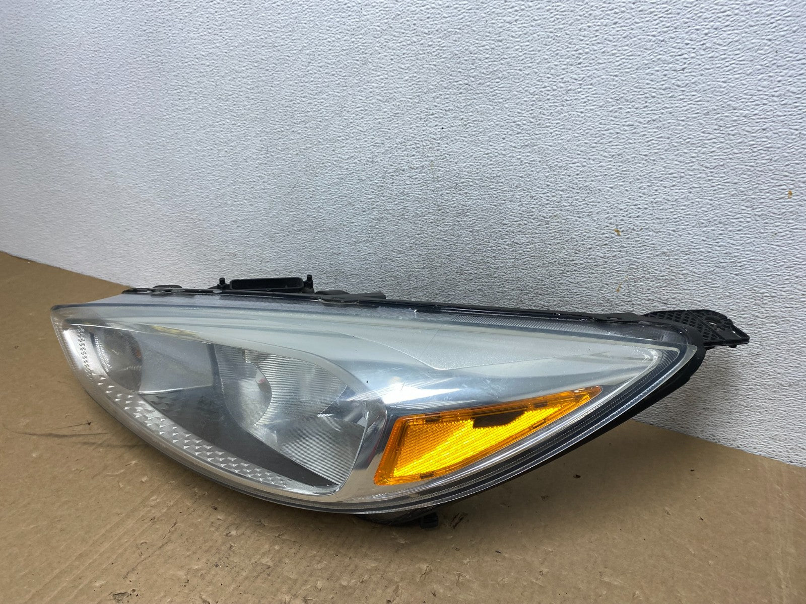 2015 to 2018 Ford Focus Left Driver LH Side Headlight AG0536 DW1