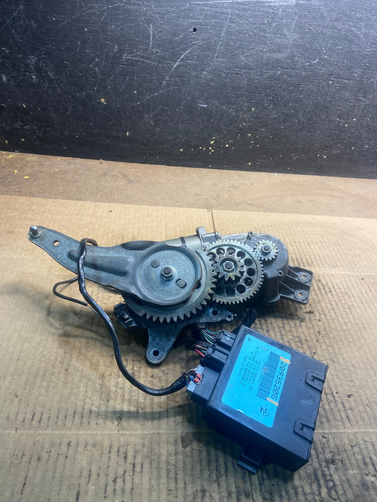 2009-2012 GMC Acadia Power Motor Liftgate Tailgate Control Module y4373 DG3