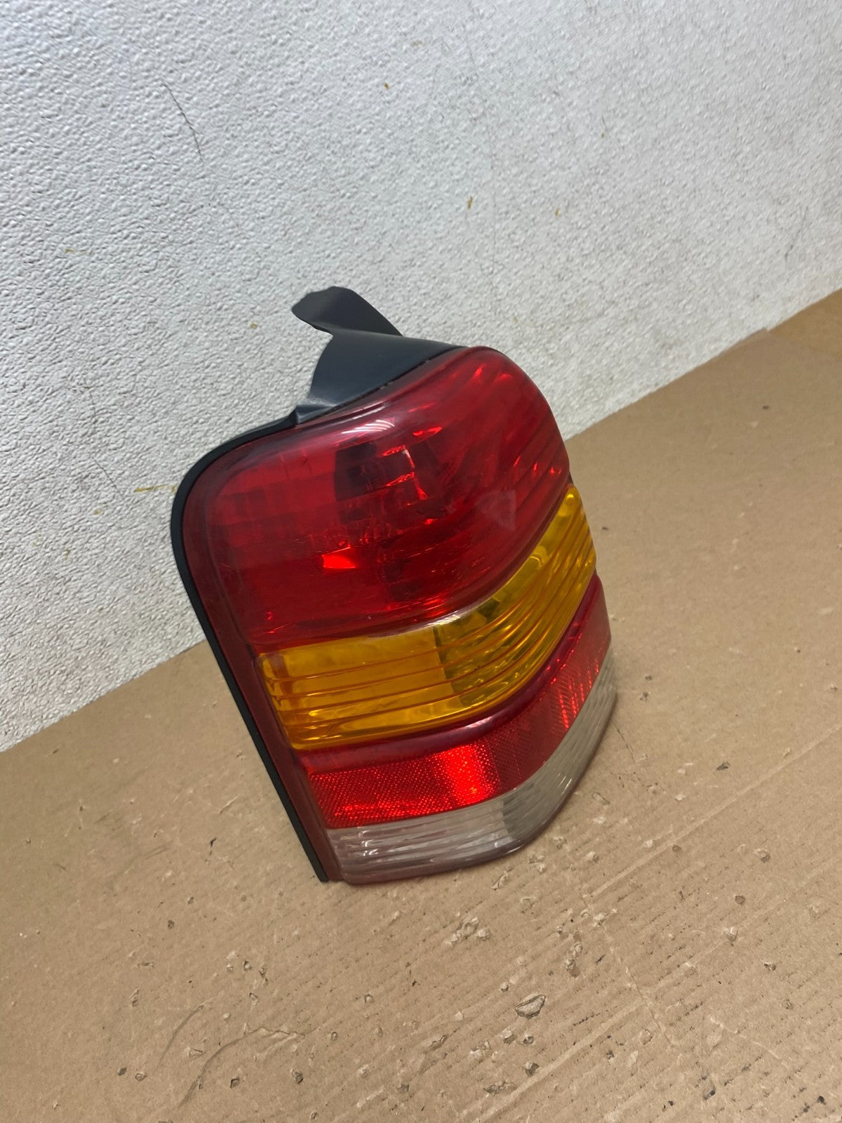 2001 to 2007 Ford Escape Left Driver Lh Side Tail Light Oem R0568 DW2