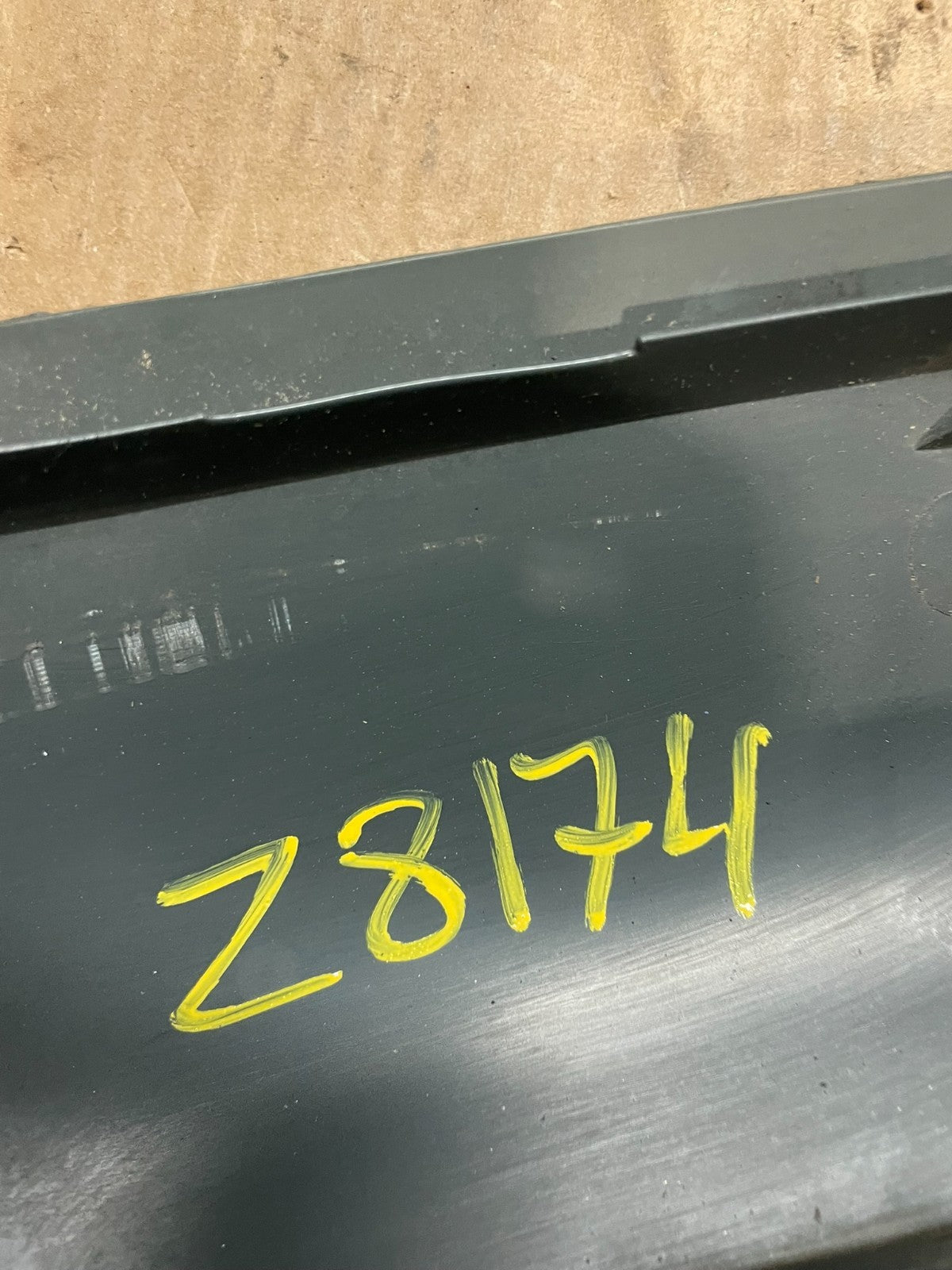 1996 to 2002 Chevrolet Express 3rd Third Brake Light Trim Spoiler Z8174 DG10