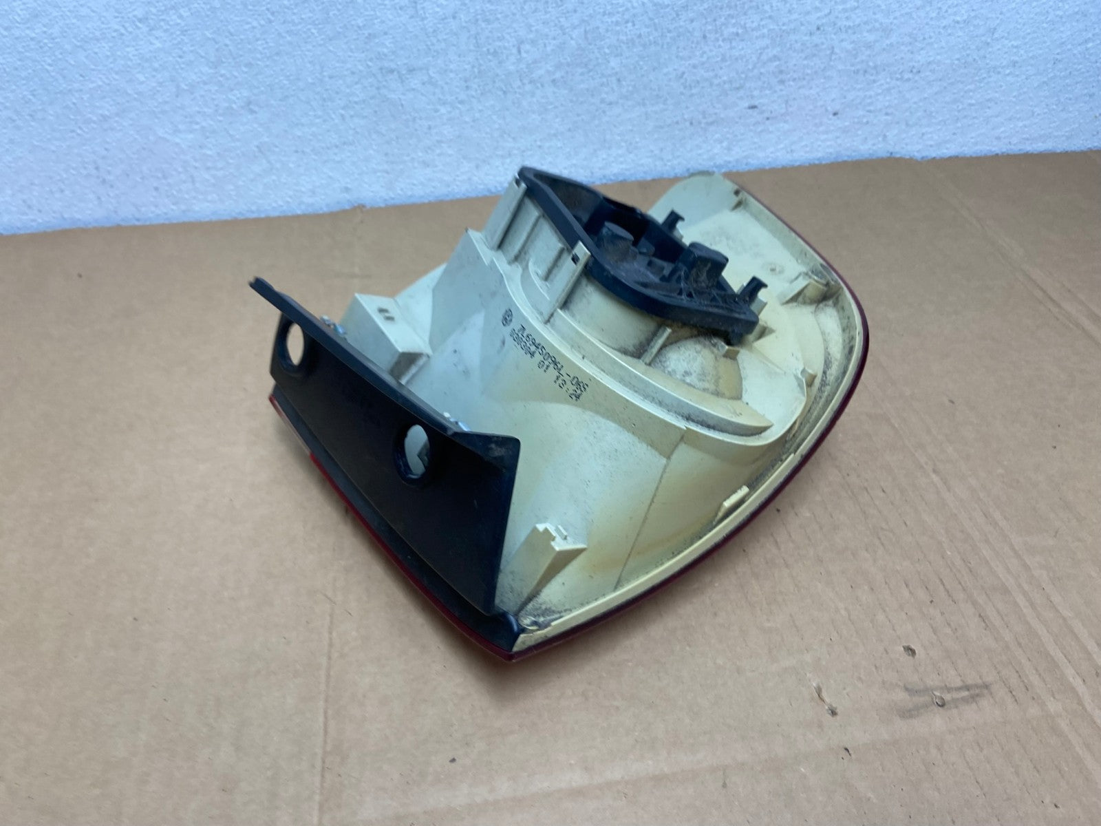 2004-2007 Volkswagen Touareg Right Passenger Side Rh Tail Light AC7466 LK6