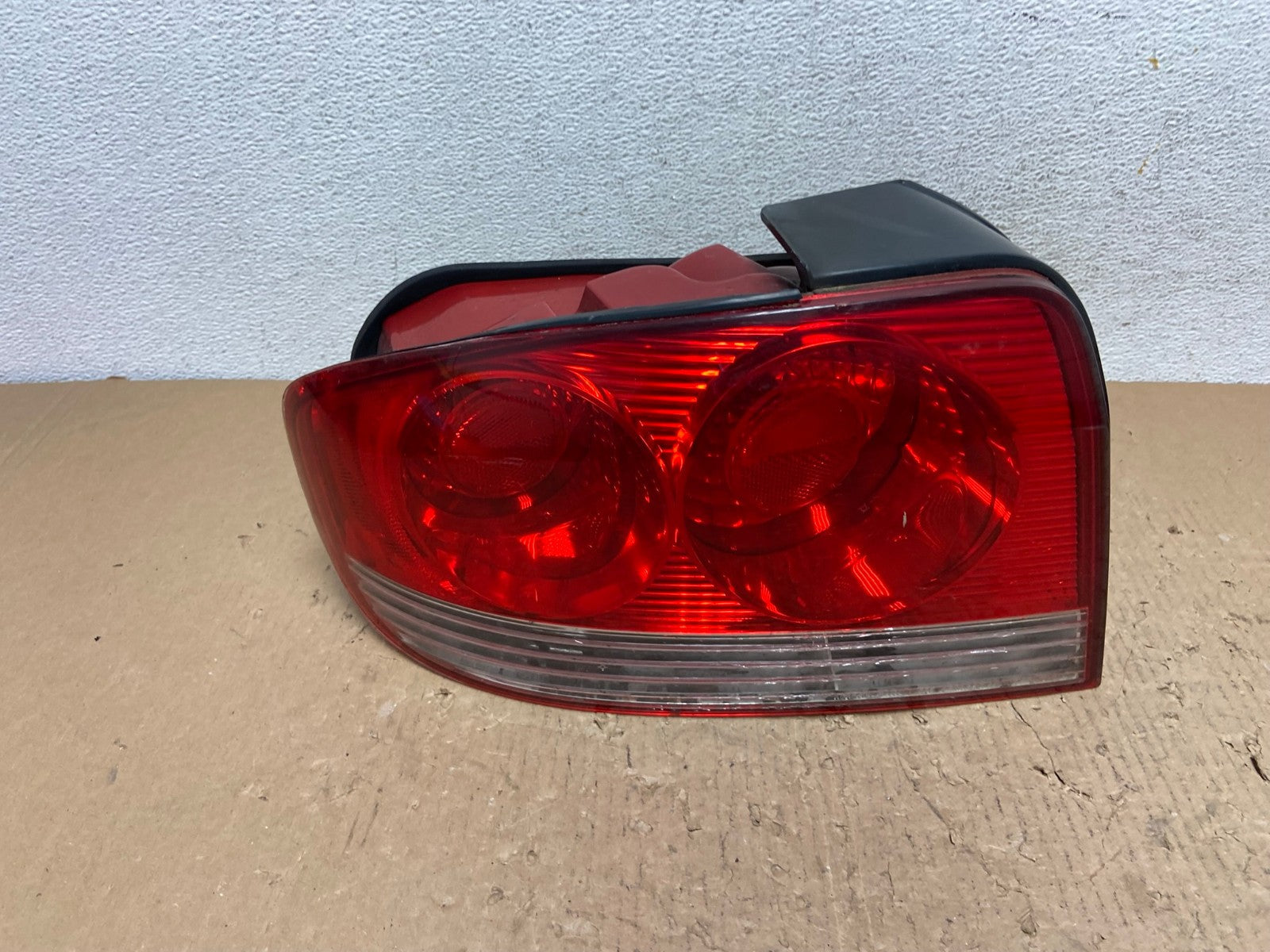 2002 to 2005 Hyundai Sonata Left Driver Lh Side Tail Light AD8851 LK0