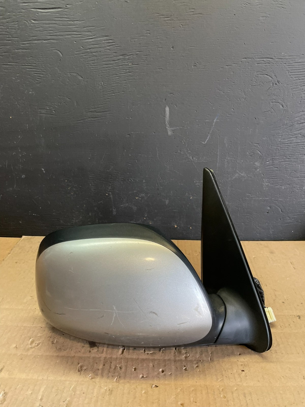 2001 to 2006 Toyota Sequoia Right Passenger View Door Mirror OEM AB7727 MS0