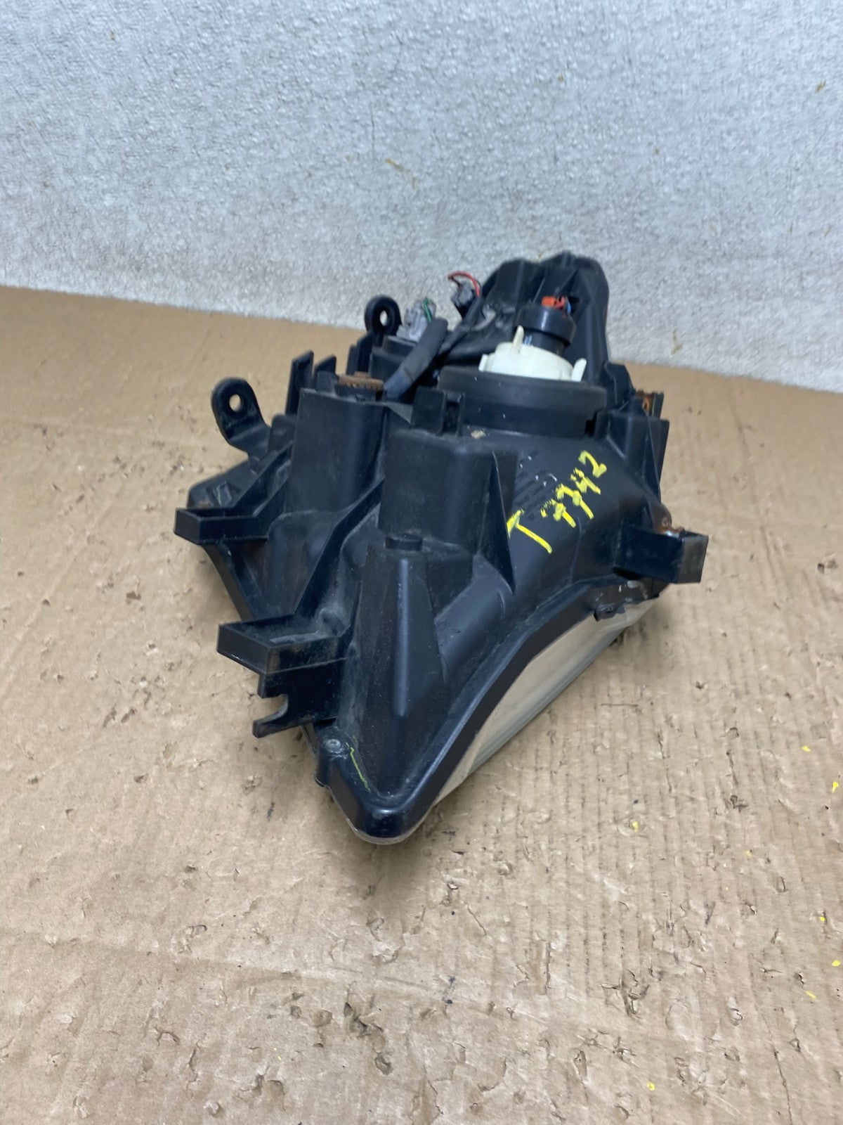 2005 to 2007 Nissan Pathfinder Halogen Headlight Right Passenger Oem T7742 DW8