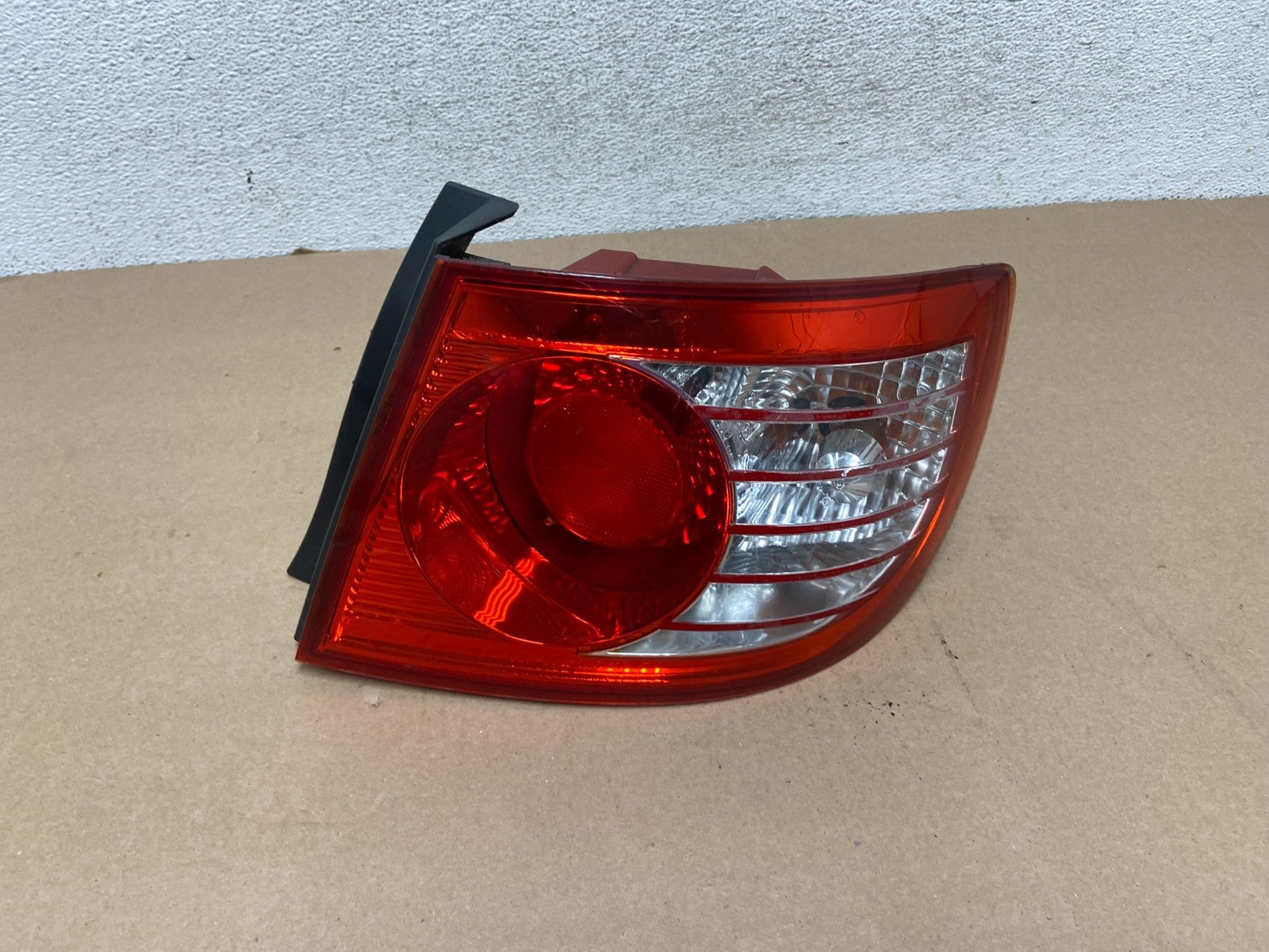 2004 to 2006 Hyundai Elantra Hatchback Right Passenger Side Tail Light AG4518 GD0
