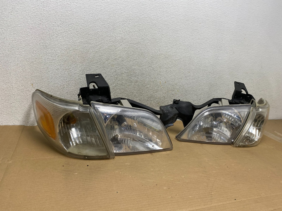 1997 to 2005 Chevrolet Venture Montana Left+Right Headlights TYC AG9314 DW1