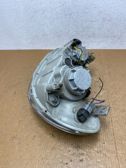 2002-2005 Hyundai Sonata Right Passenger Headlight Halogen AE1605 DW7