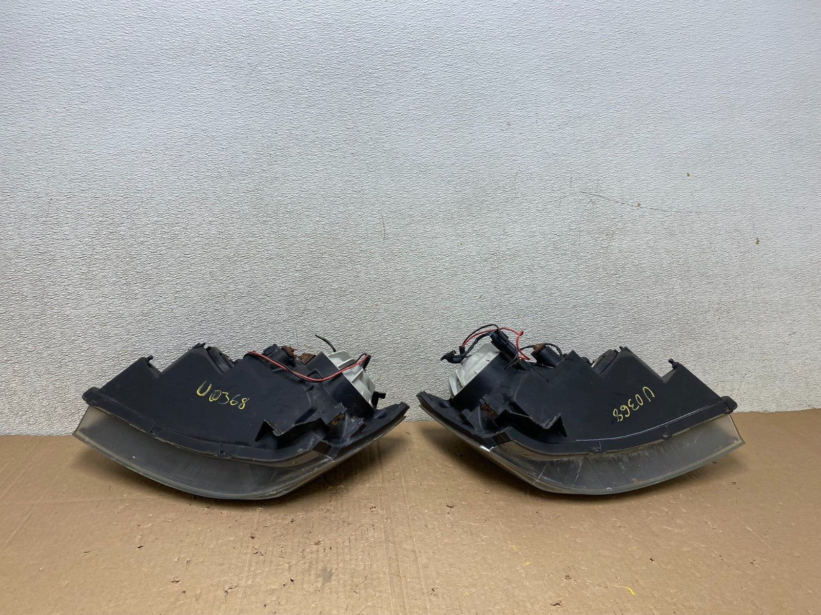 2005 to 2006 Nissan Altima Left+Right Side Set Halogen Headlights OEM U0368 DW11