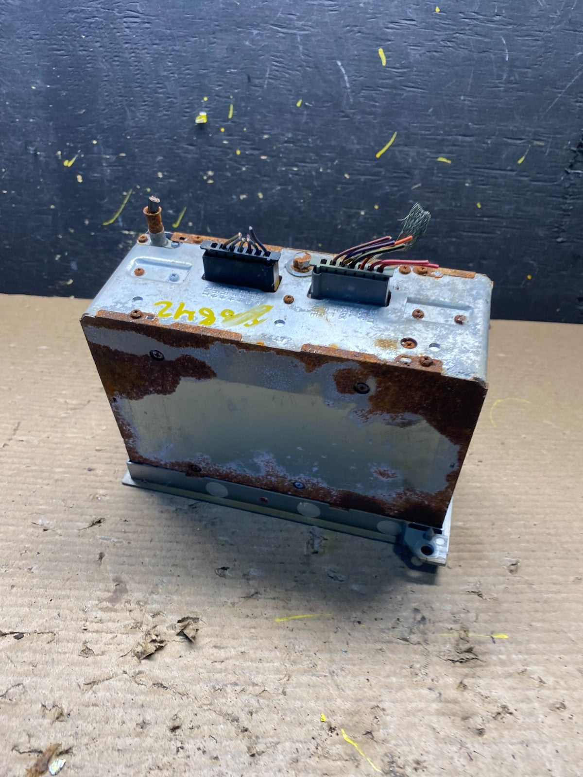 1986 Chrysler Lebaron AM FM Cassette Radio OEM S8842 DG5