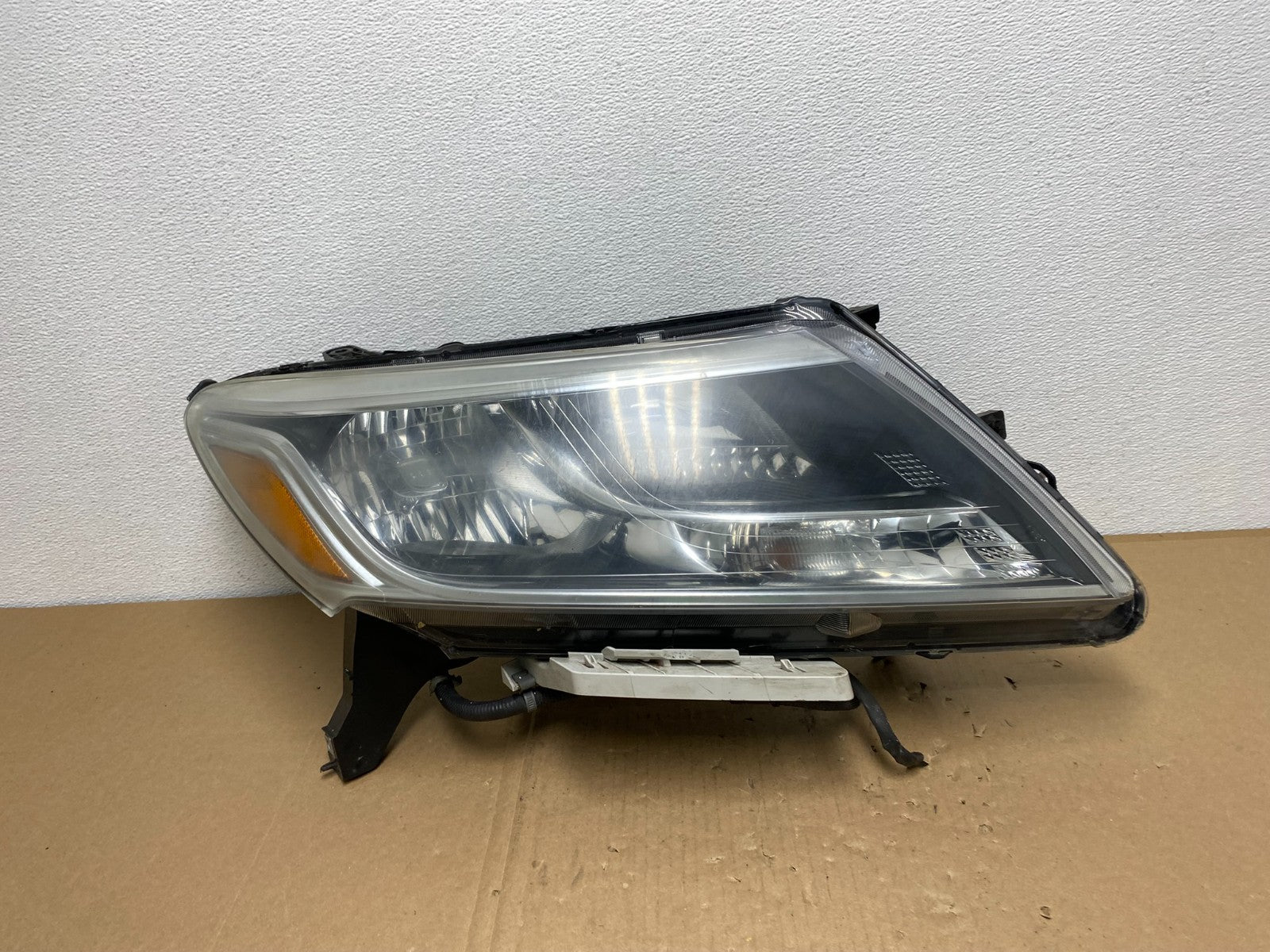 2013 to 2016 Nissan Pathfinder Right Passenger RH Side Headlight OEM AB6846 DW0