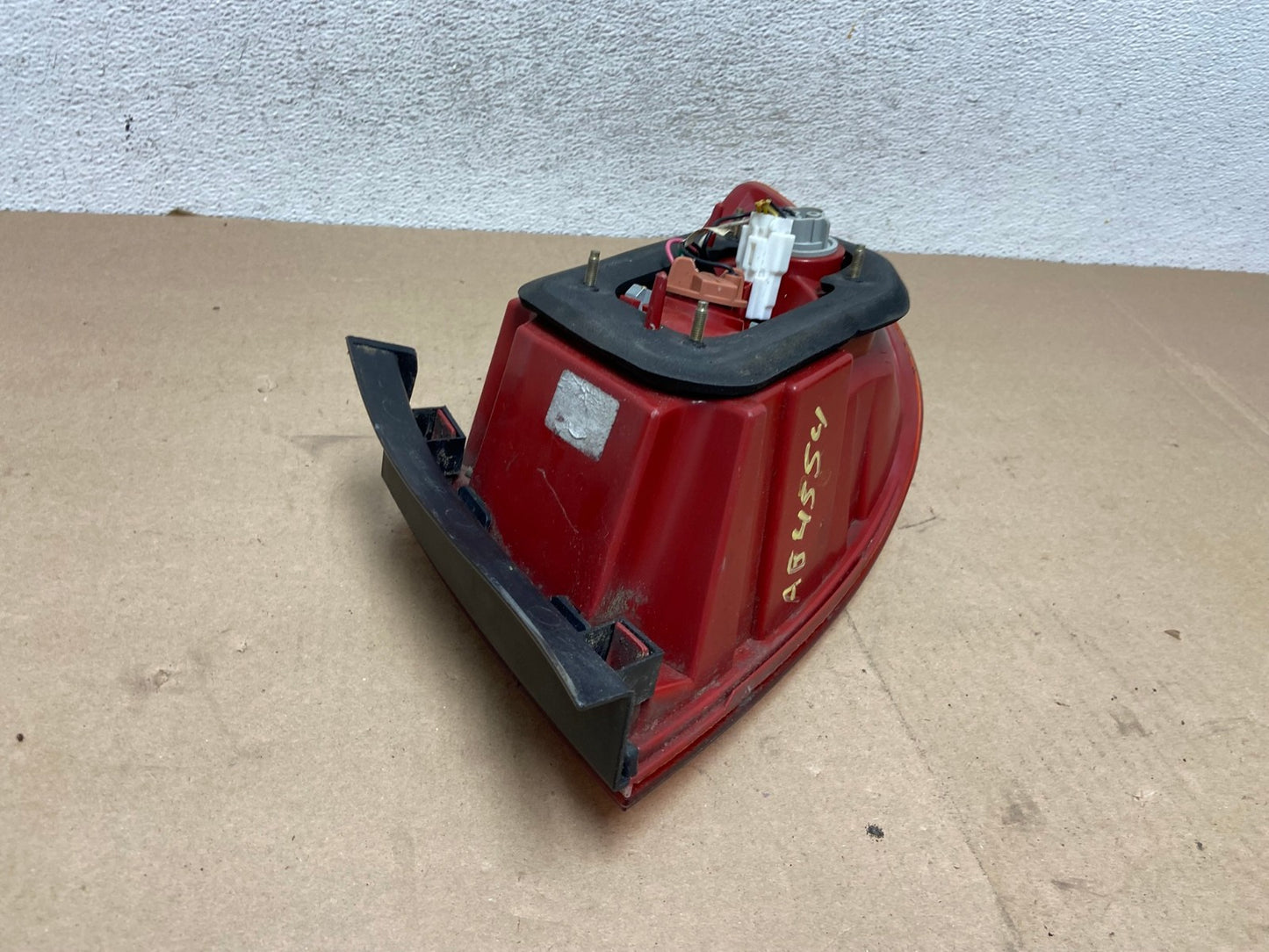 2004 to 2006 Hyundai Elantra Hatchback Left Driver Side Tail Light AG4554 LK5