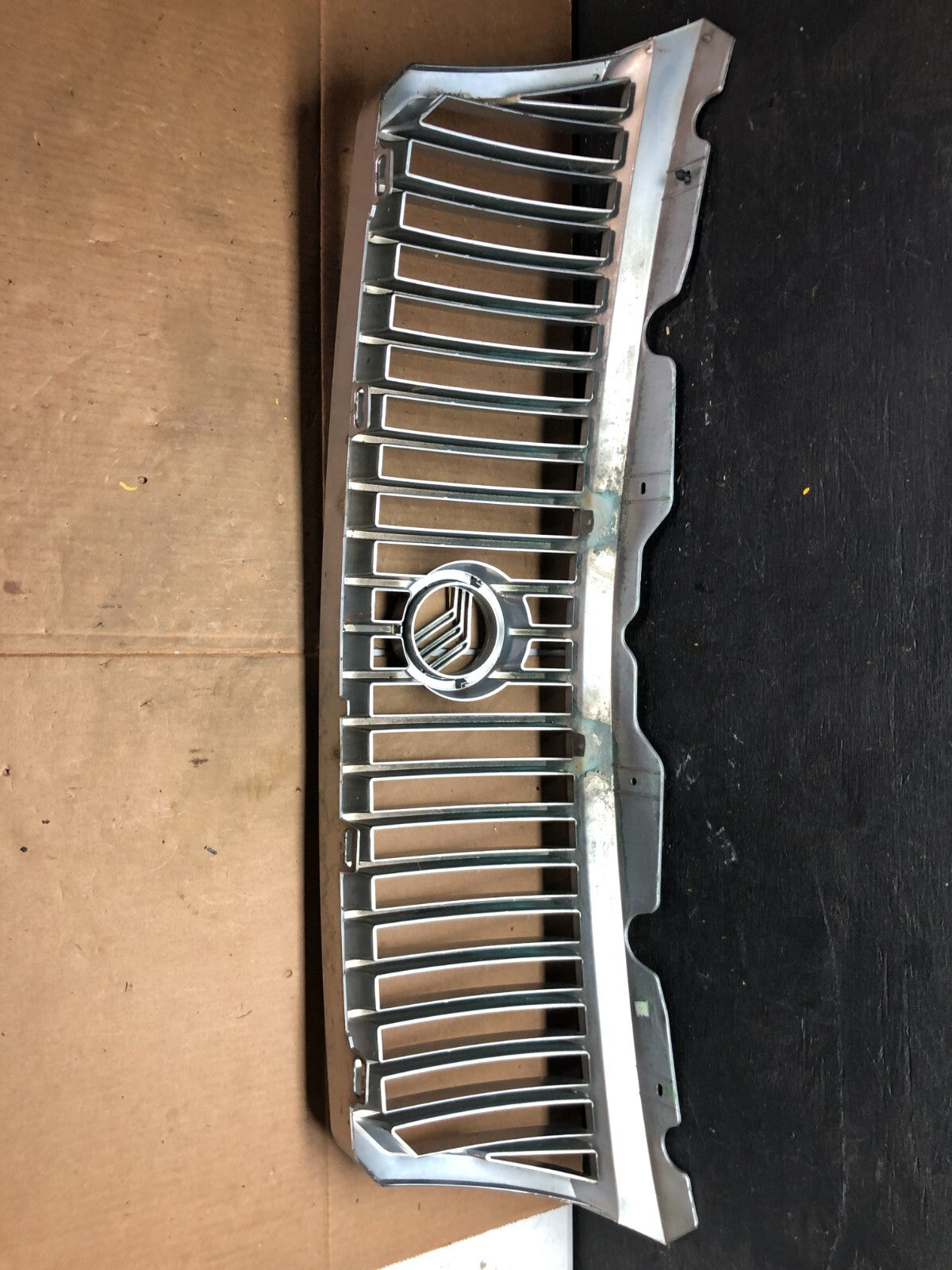 2002 to 2005 Mercury Mountaineer Front Upper Grill Grille Oem A0436 DG13