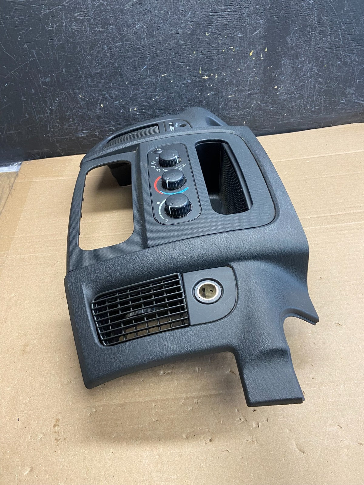 2002 to 2005 Dodge Ram Radio Climate Control Dash Air Vent Bezel Trim AG5102 DG1