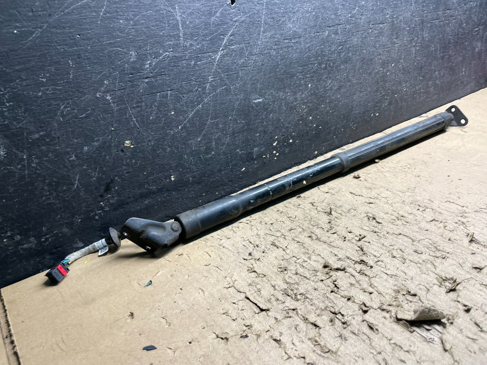 2013 - 2017 Nissan Pathfinder Tailgate Power Hatch Lift Right Strut W6884 DG1