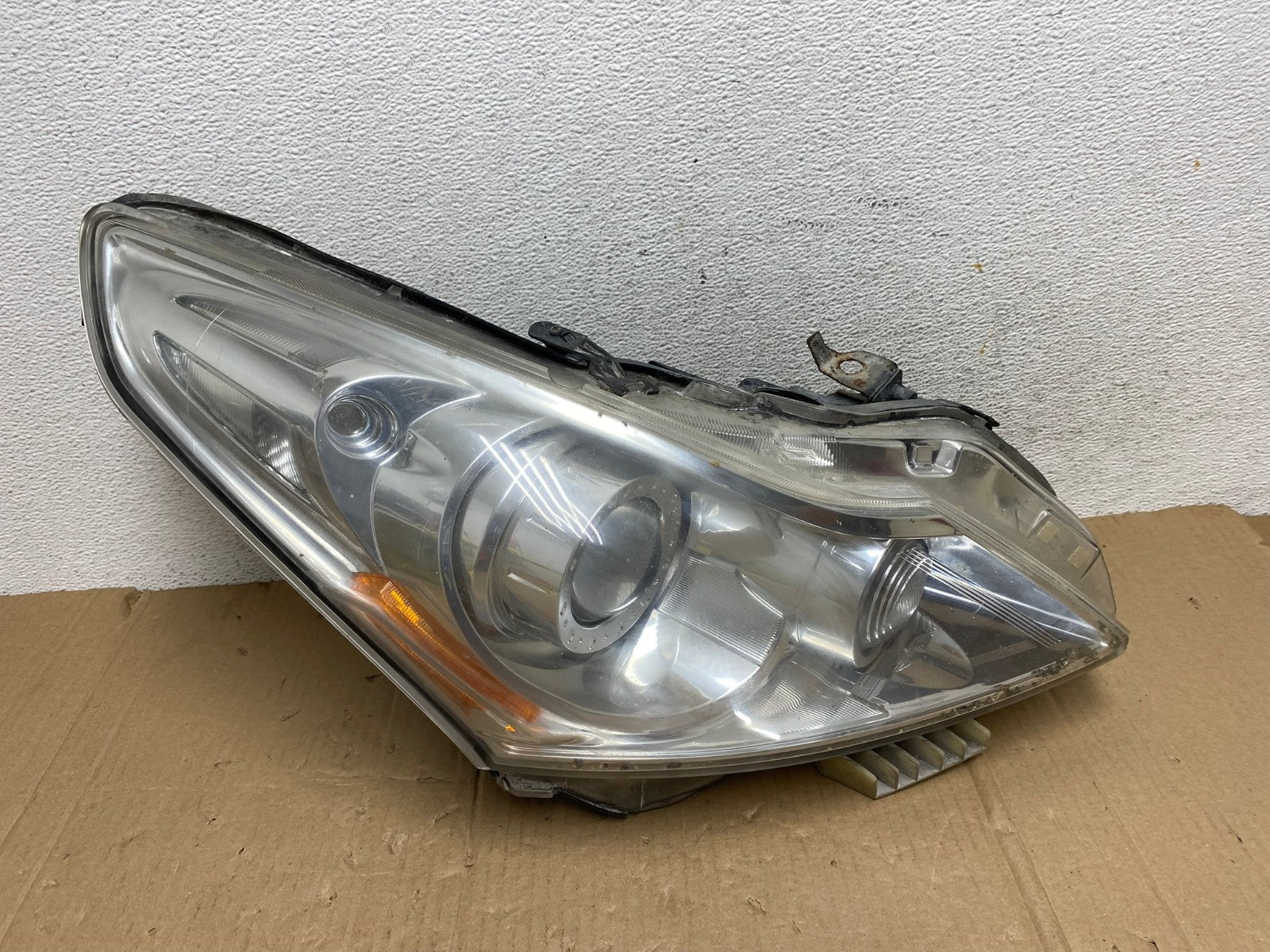 2010-2012 Infiniti G37 Right Passenger Side Xenon HID Headlight AE8970 LK0