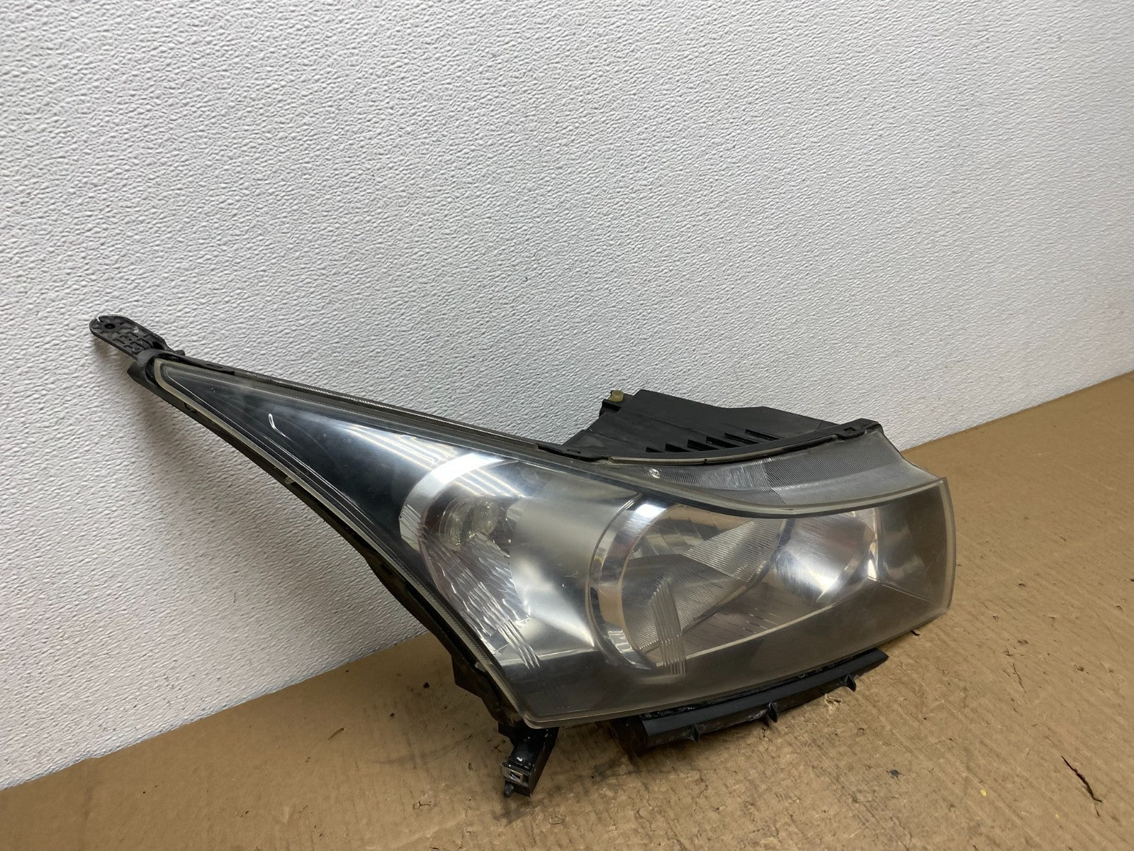 2011 to 2015 Chevrolet Cruze Halogen Right Passenger Rh Headlight Oem AB8530 DW2