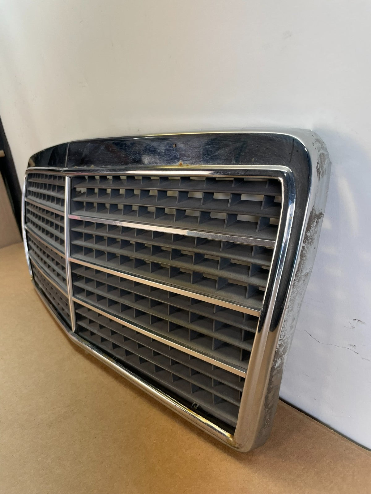 1994 to 1995 Mercedes Benz W124 E-Class Front Upper Grill Grille AF8540 DG1