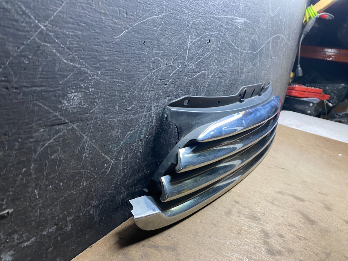 2011 to 2013 Mini Cooper Clubman Front Bumper Center Grille Grill L3908 DG2