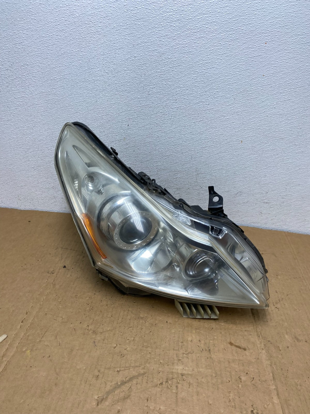 2010-2012 Infiniti G37 Right Passenger Side Xenon HID Headlight AD1204 DW0