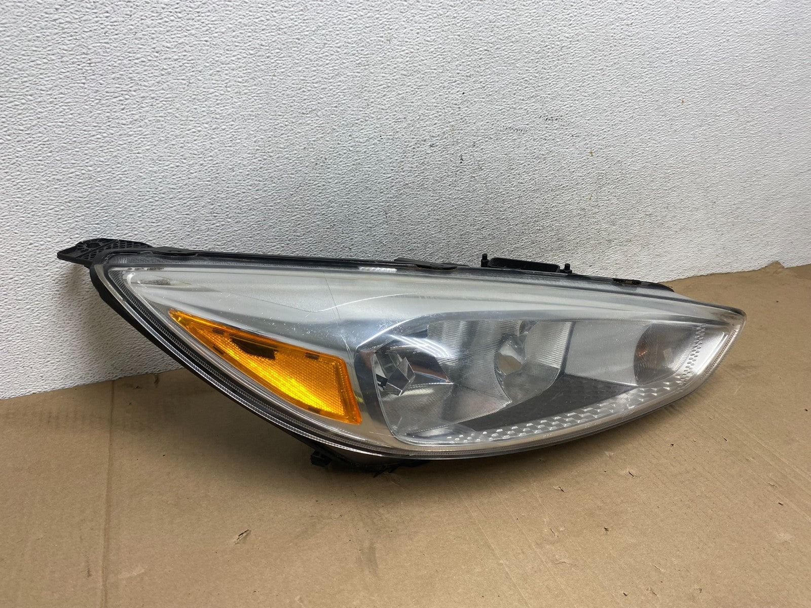 2015-2017 Ford Focus Right Passenger Rh Side Halogen Headlight AE9095 DW2