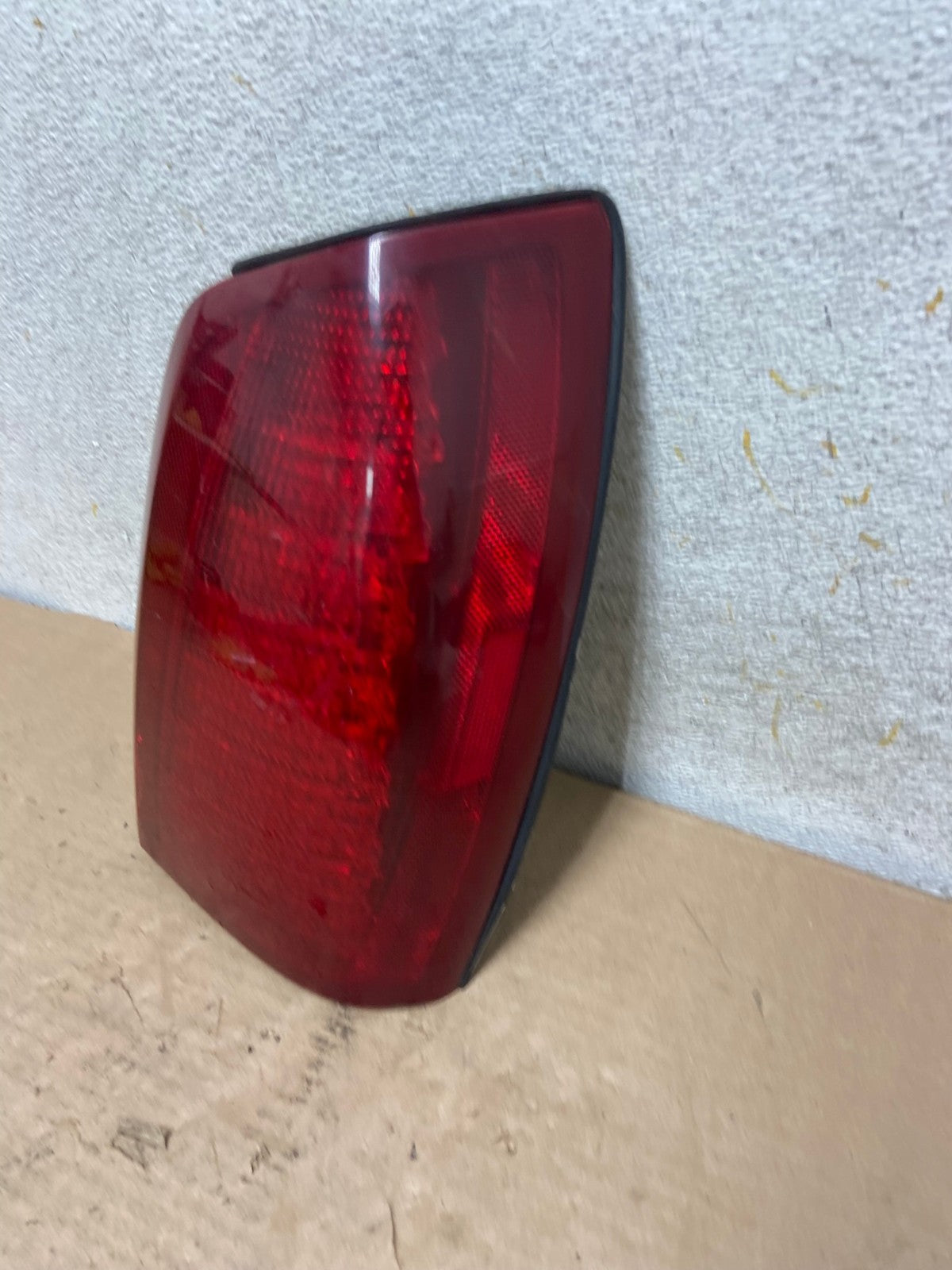 2000 to 2005 Cadillac Deville Right Passenger Rh Side Tail Light AI0944 LK1