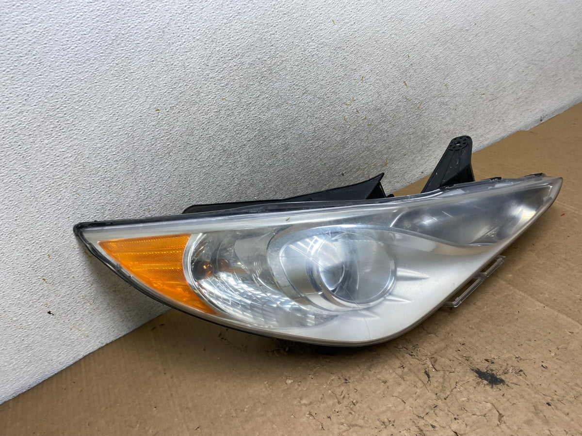 2011 - 2014 Hyundai Sonata Right Passenger Rh Side Headlight Halogen AI9386 LK2
