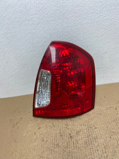 2006-2011 Hyundai Accent Sedan Right Passenger Side Rh Tail Light OEM AC4150 LK0