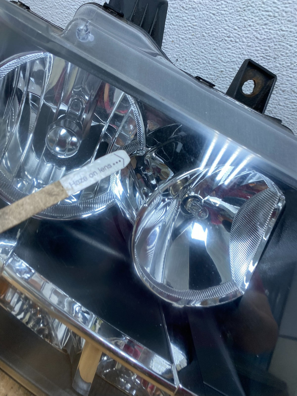 2007 to 2013 Chevrolet Suburban Tahoe Left+Right Set Headlights AE2720 DW6