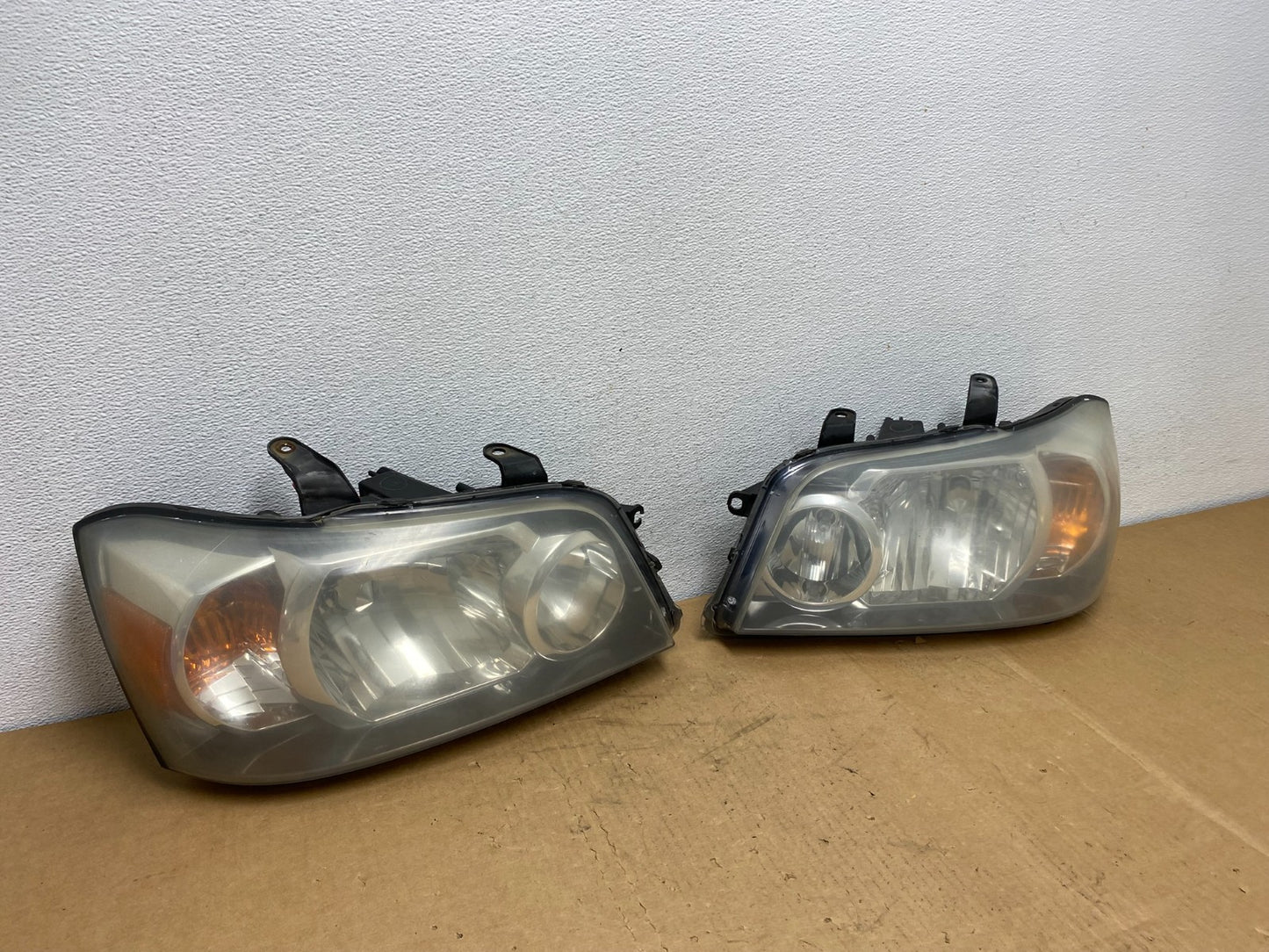 2004 2005 2006 Toyota Highlander Headlights Left+Right Side AC8563 DW2