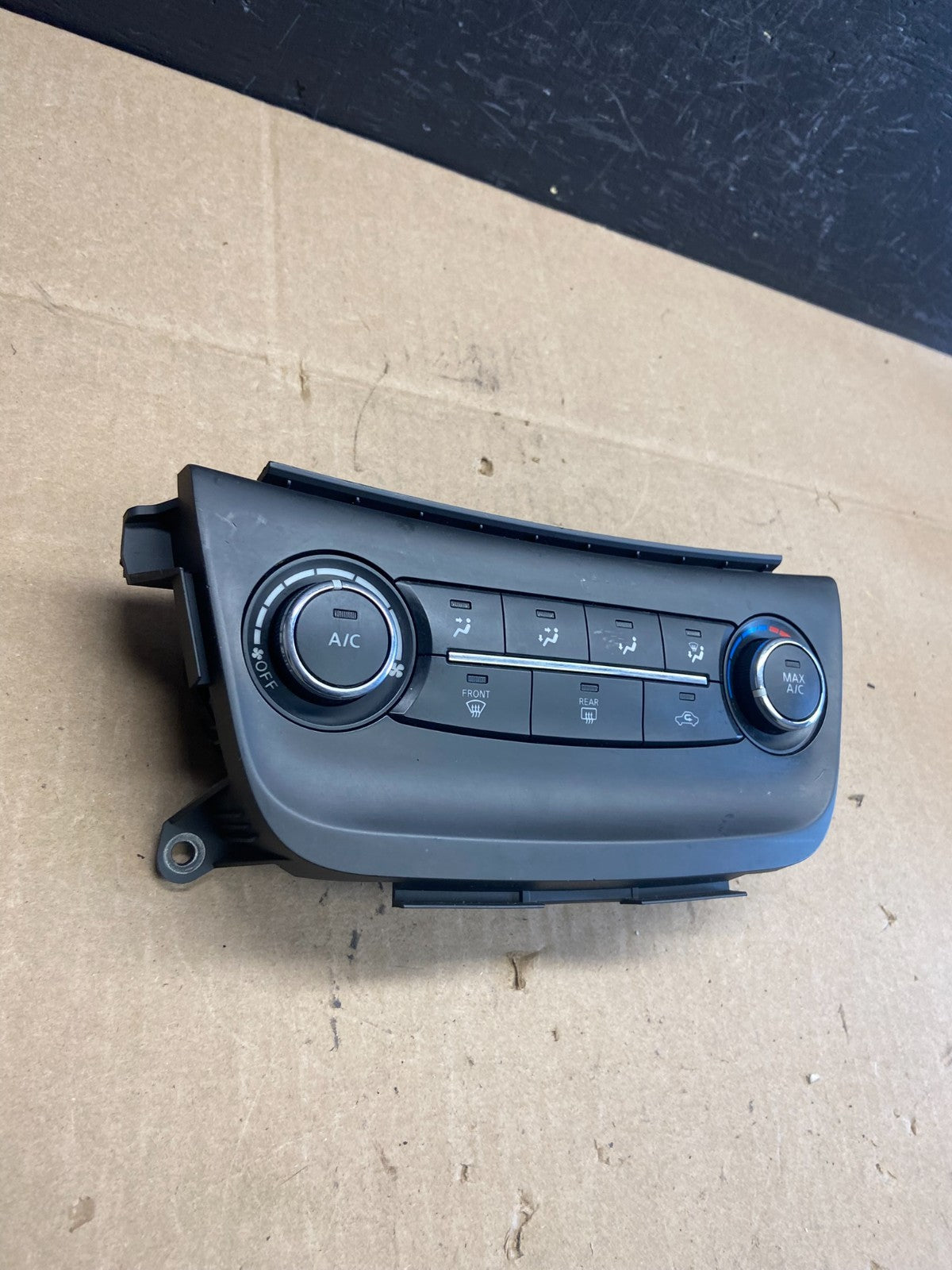 2015-2017 Nissan Sentra Climate Control Unit Heater Ac Temperature AB9307 DG1