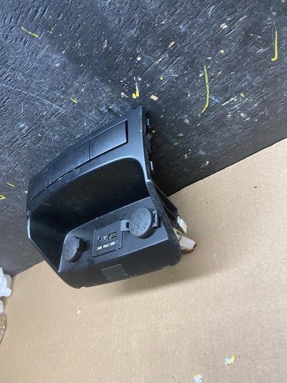 2011-2013 Kia Sorento Center Seat Heater Switches Aux USB Power Outlet T9090 DG2