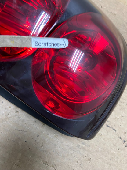 2002 to 2009 Chevrolet Trailblazer Left Driver LH Side Tail Light AB3355 LK3