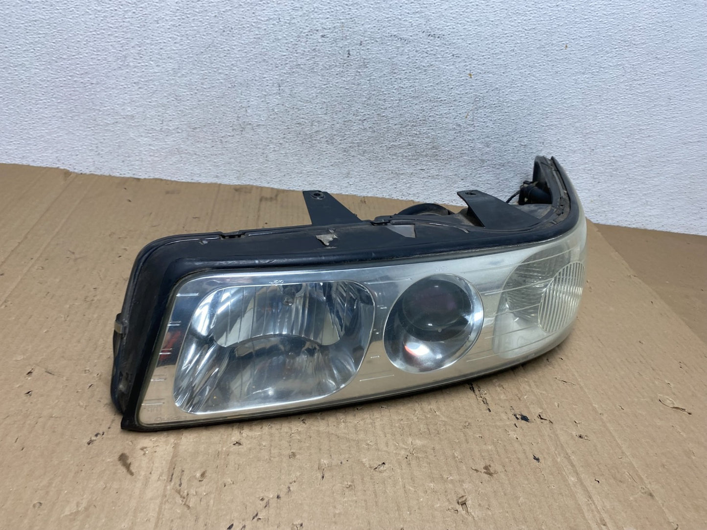 1998 to 2004 Cadillac Seville Left Driver LH Side Headlight AE9047 DW2