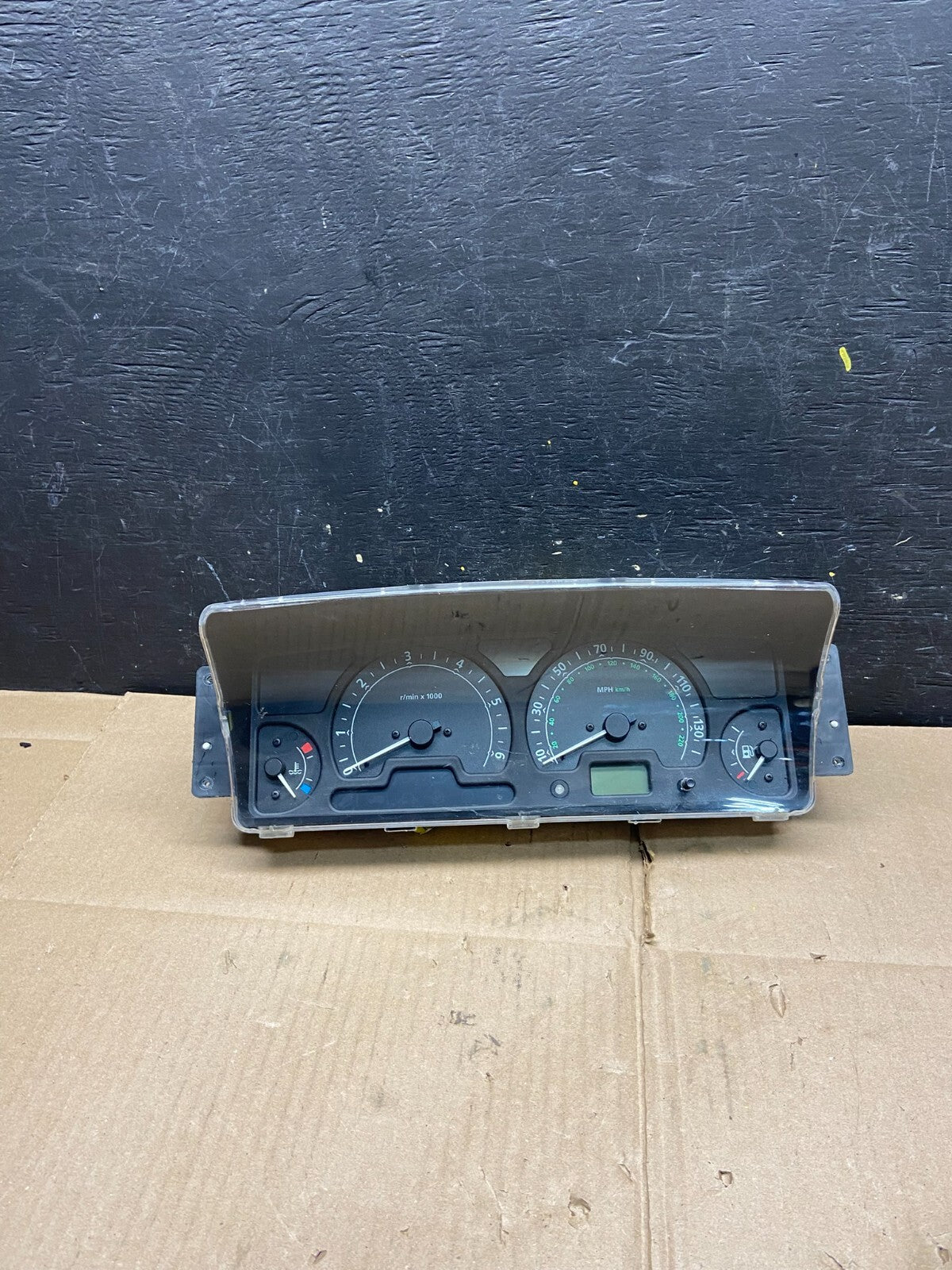 2003 to 2004 Land Rover Discovery Speedometer Cluster Gauge L5281 DG OEM0