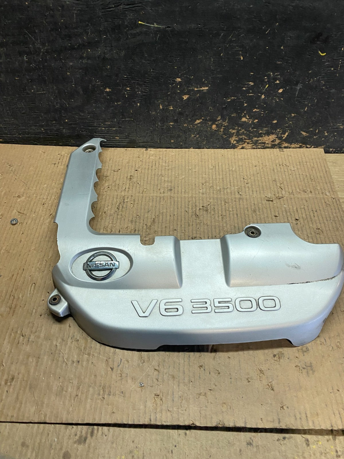2001 to 2004 Nissan Pathfinder Engine Cover Ornament W6236 DG0