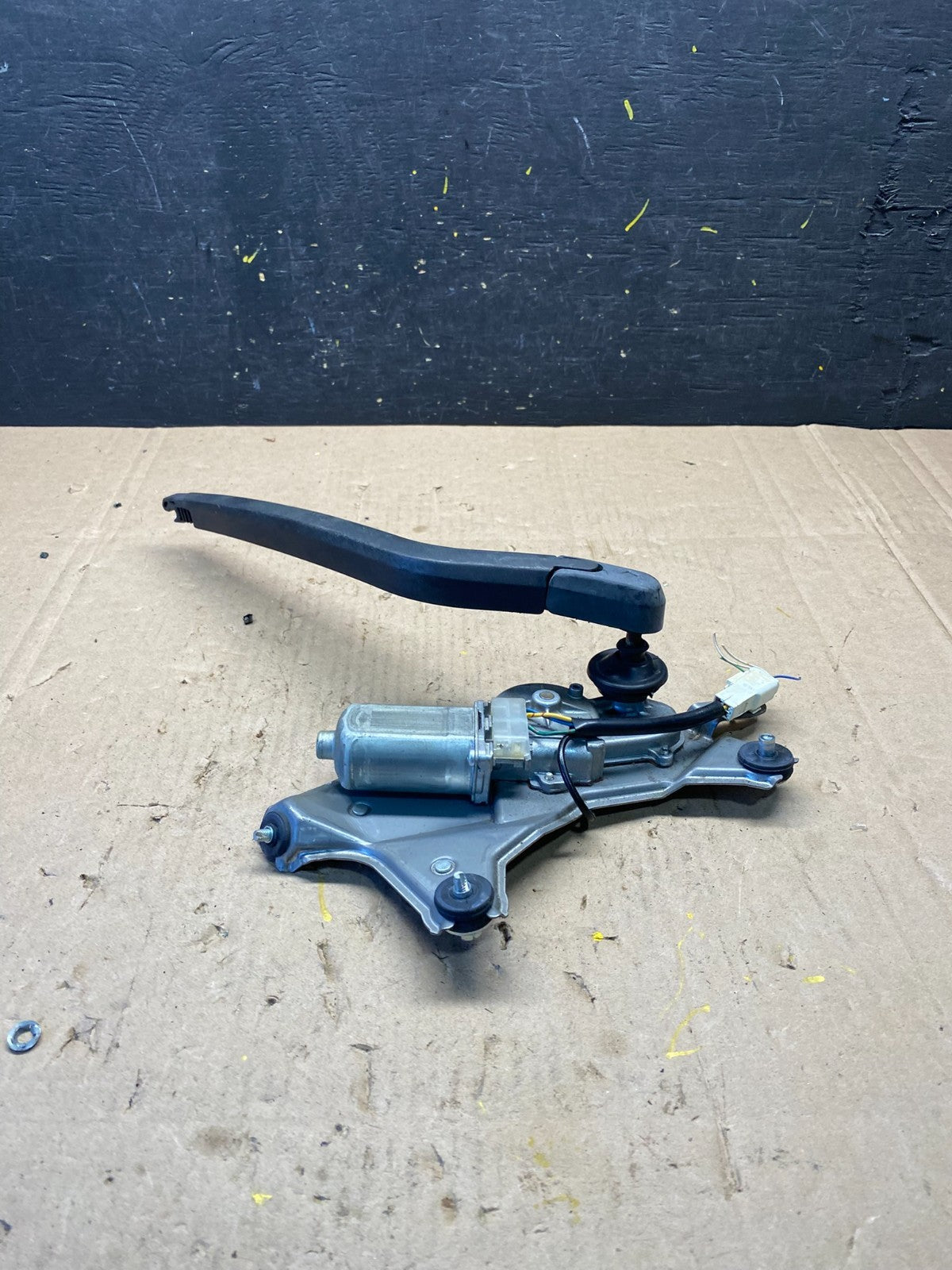 2004 to 2009 Toyota Prius Rear Wiper Windshield Motor R8842 DG1