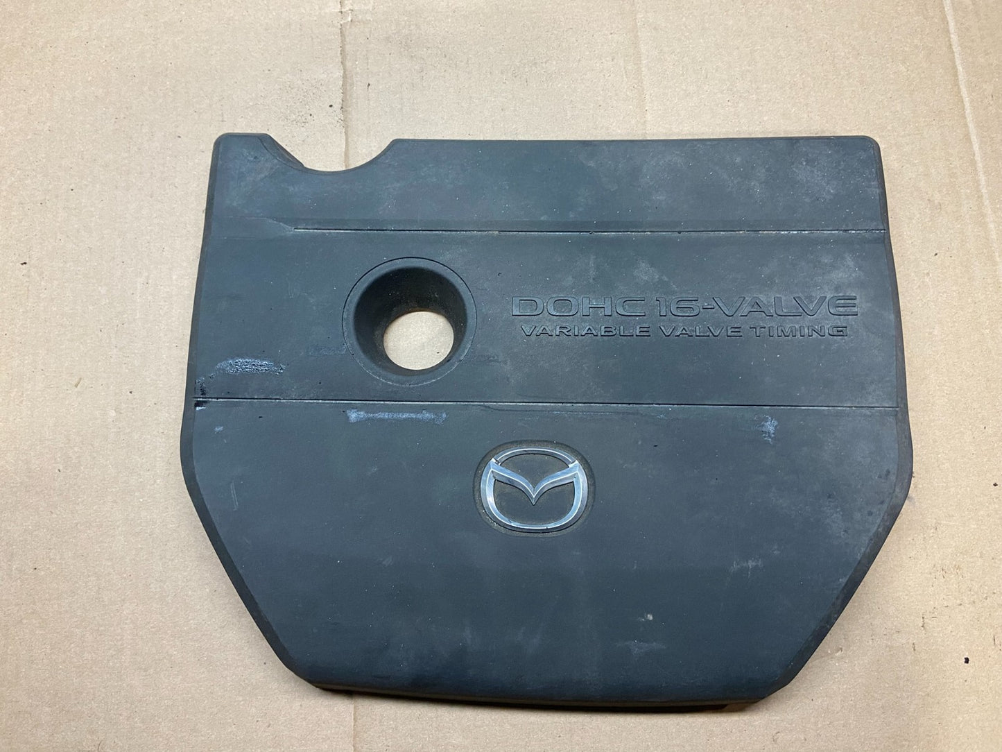 2004 to 2008 Mazda 3 DOHC 16 VALVE Engine Shield Top Cover i7119 Oem DG10
