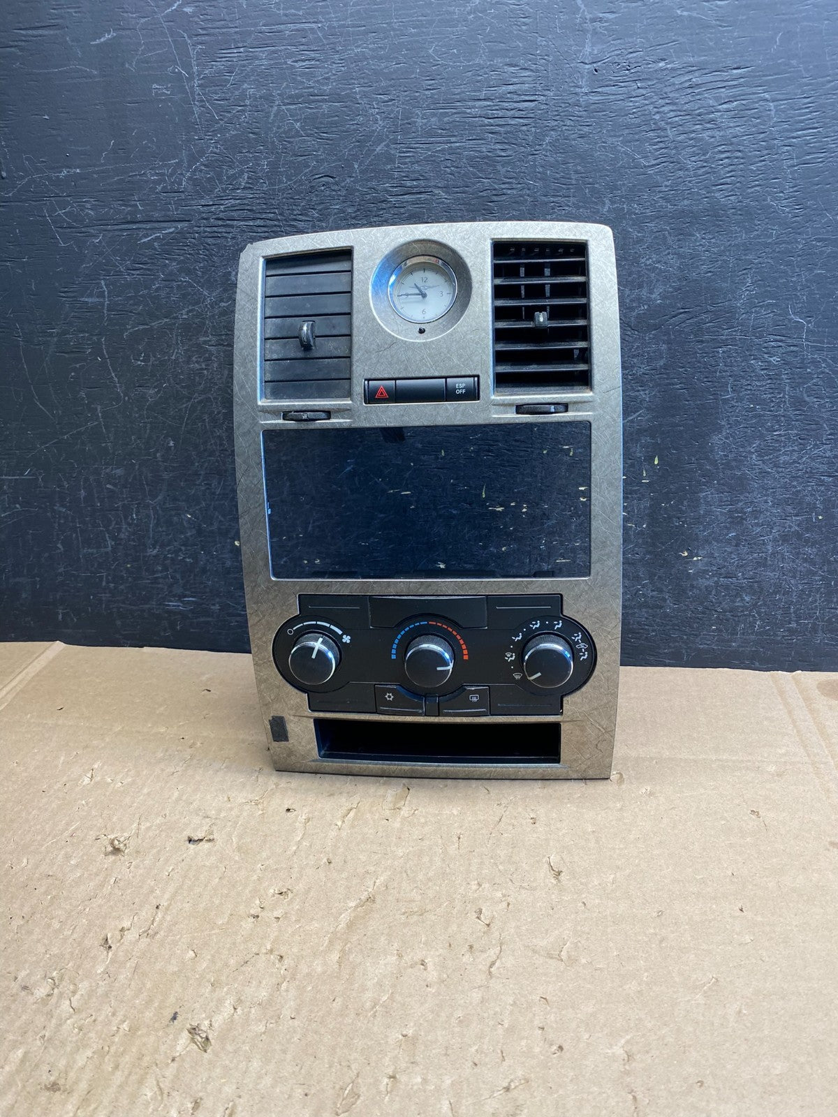 2005 to 2007 Chrysler 300 Dash Heater A/C Climate Control Radio Panel AJ1393 DG0