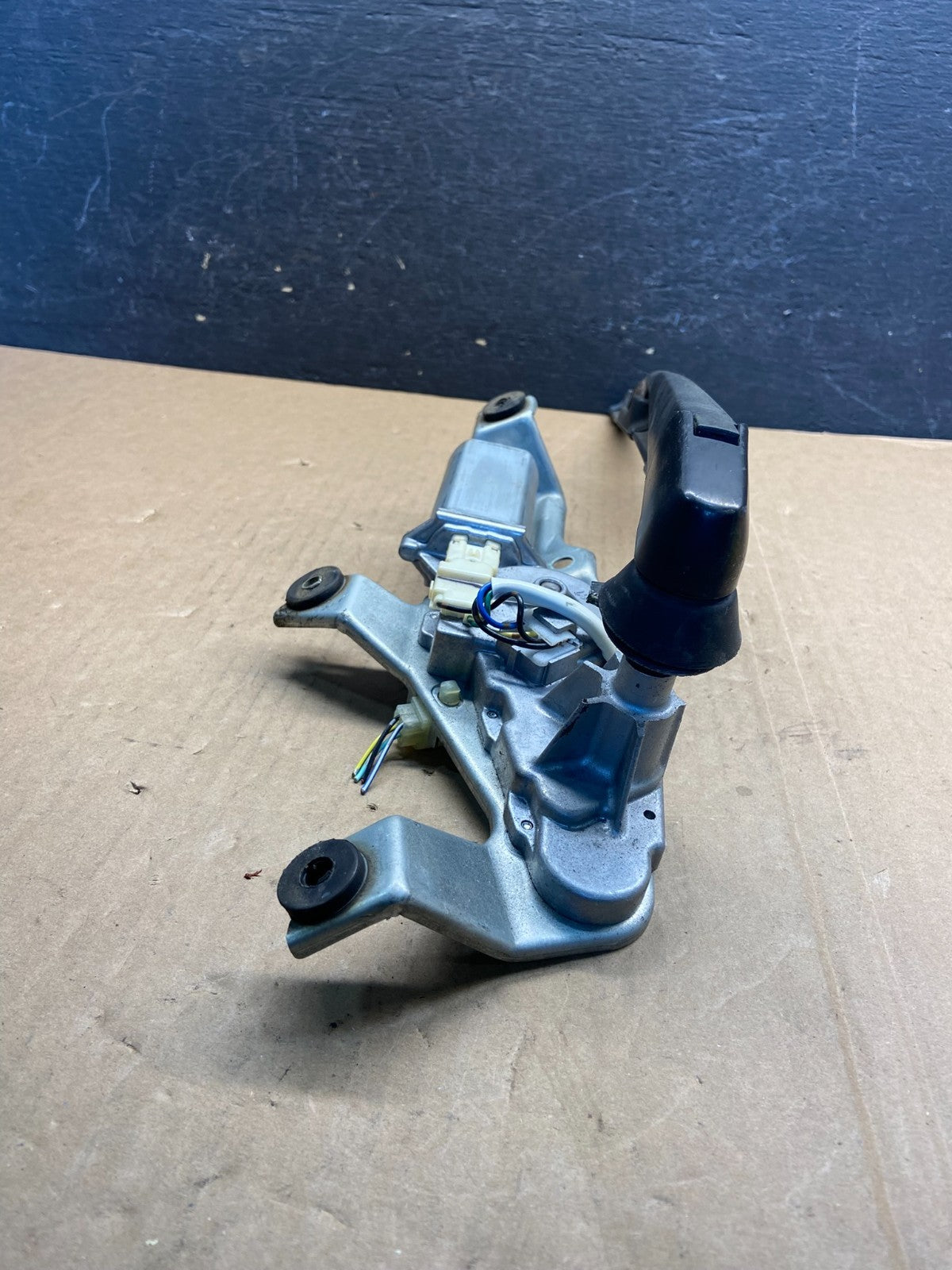 2005 to 2009 Subaru Legacy Outback Rear Windshield Wiper Motor AG16024