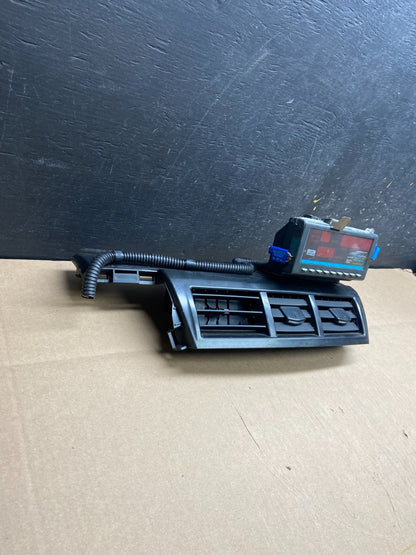 2012 2013 2014 Toyota Prius V Center Dash A/C Air Vents With Trim t4347 DG2