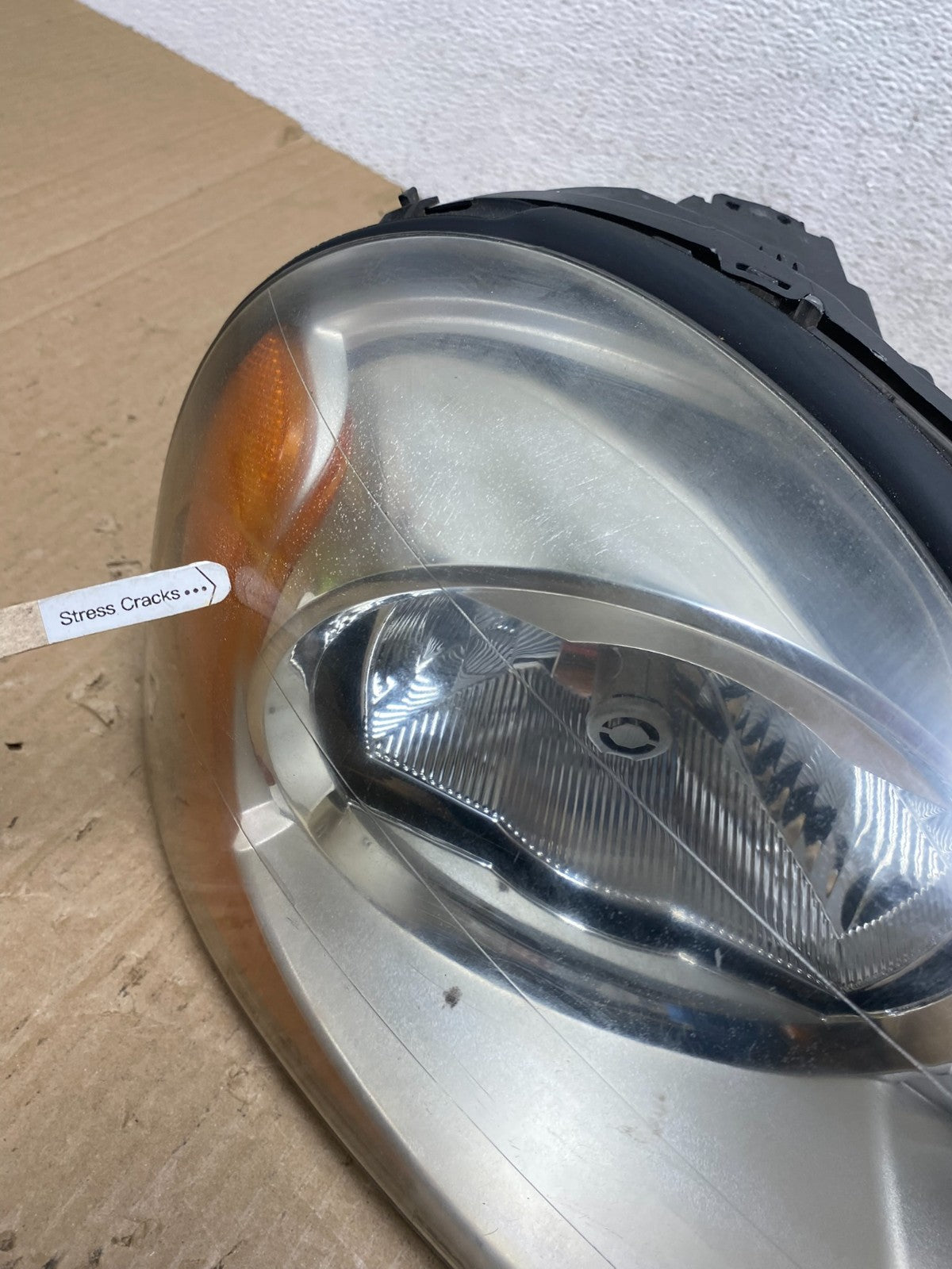 2003 to 2006 Volvo XC90 Right Passenger Rh Side Headlight Xenon AE9011 DW4
